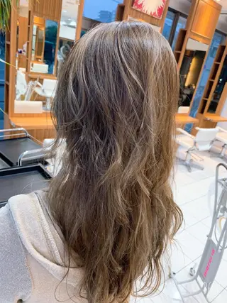 セミロング カラー 白髪ぼかしハイライト 柳川拓哉のヘアスタイル