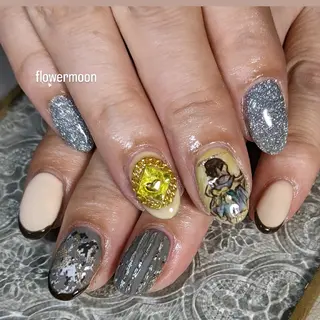 ネイル フラワー ムーンのネイルデザイン