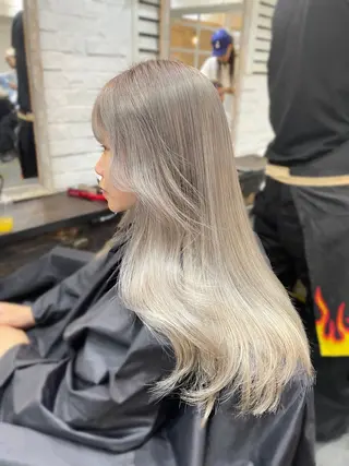 ロング RINA ブリーチ / 海外レイヤーのヘアスタイル