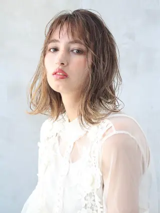 ミディアム カラー 🉐レイヤー/塩見 弘樹🉐渋谷のヘアスタイル