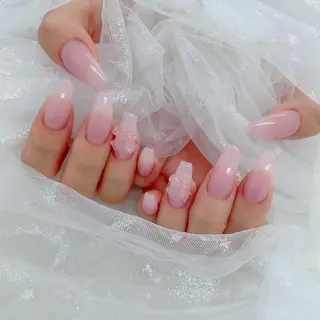 セミロング 𝑰𝒕𝒐 𝑵のネイルデザイン