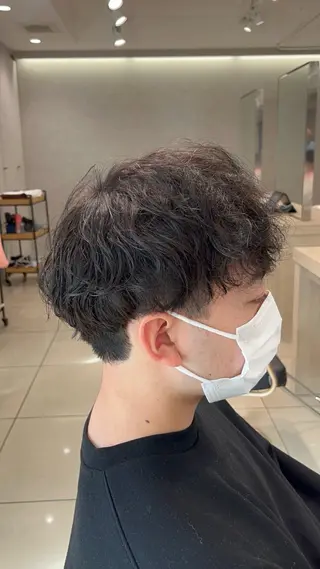 パーマ メンズ 巖本 真希のヘアスタイル