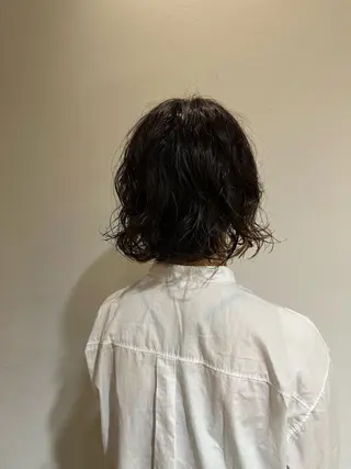 ミディアム パーマ 塩澤 榛奈のヘアスタイル