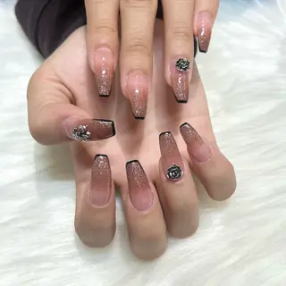 ネイル nailsalon Leu🖤Meiのネイルデザイン