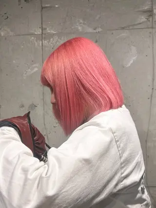 ショート カラー 僕なら縮毛矯正してて もブリーチできますのヘアスタイル