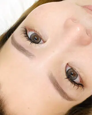 アイブロウ 松下 佳織の眉毛・アイブロウイメージ