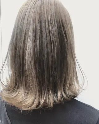 ミディアム カラー 佐藤 花帆のヘアスタイル