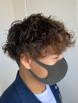 カラー パーマ メンズ 加納 孝也のヘアスタイル