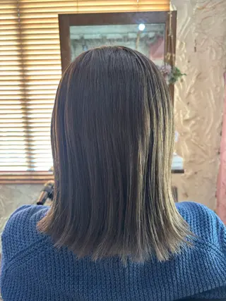 セミロング イシバシ ナツコのヘアスタイル