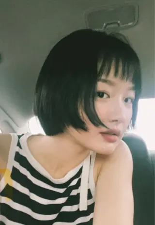 ショート カラー MIU/ルーツカラー 顔まわりレイヤーのヘアスタイル