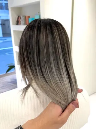 ミディアム カラー ご予約 宜しくお願いします！のヘアスタイル