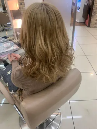 セミロング カラー ママ美容師まつげ 🤍まき🤍のマツエク・マツパデザイン