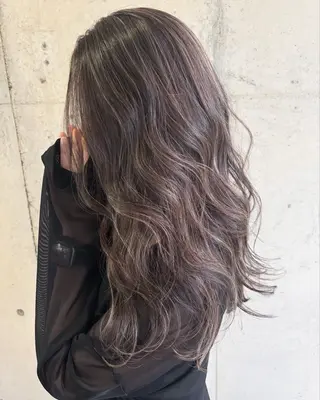 ロング 高橋 朝露のヘアスタイル