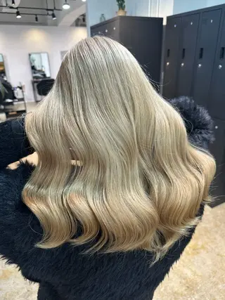 セミロング 足立 采弥のヘアスタイル