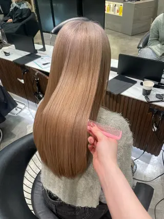 ロング カラー Toiro 新宿所属・ハイトーン/透明感 yuinaのヘアスタイル