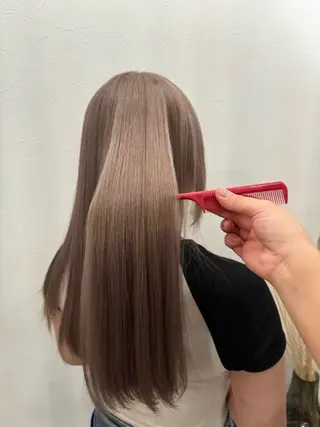 ロング 透明感/グレージュ/ MOMOKO🩵のヘアスタイル