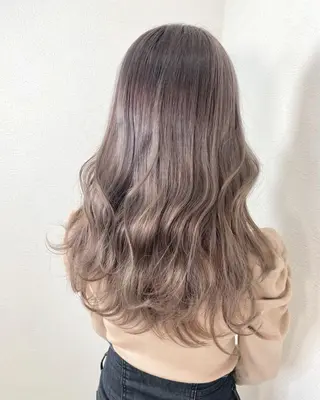 ロング カラー ANKH CROSS 新宿店所属・色ムラ修正の神様 新宿ハイトーンかすみのヘアスタイル