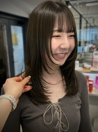 ミディアム INORI /フェイスレイヤーのヘアスタイル