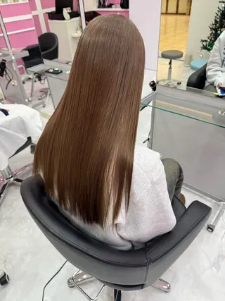 セミロング 𝐘𝐮𝐤𝐢 ベージュ系カラーのヘアスタイル
