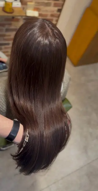 ロング 飯星慧斗 /ブリーチ、縮毛矯正のヘアスタイル