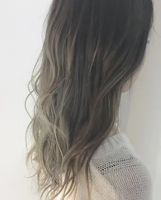 ロング カラー NEWI 京橋 【yoko】のヘアスタイル