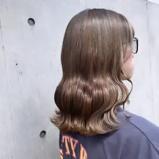 ミディアム カラー カジュアルを女っぽく 𝗮𝘆𝗮𝗰𝗼のヘアスタイル