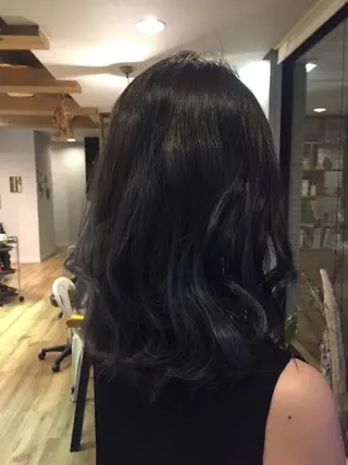 セミロング カラー ツキダテ ユイのヘアスタイル