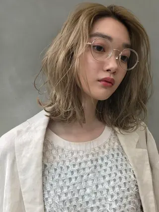 ミディアム ブームボックス所属・🐝ハイトーンカラー hachi🐝のヘアスタイル