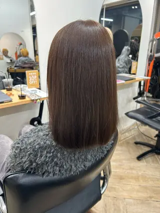 ミディアム カラー ベージュ/ダブルカラ ー/新潟駅/青柳萌果のヘアスタイル