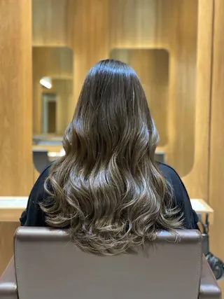 セミロング カラー 小島 仁美のヘアスタイル