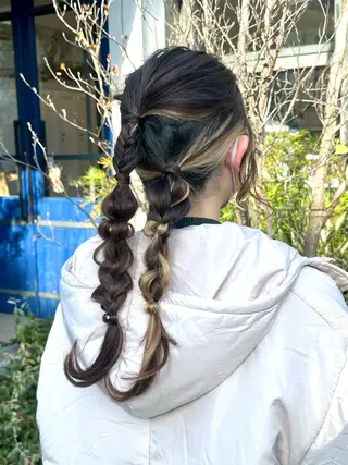 ロング ヘアアレンジ rebloom所属・山之内匠/艶カラー/ ハイトーン/ブリーチのヘアスタイル