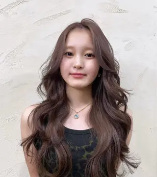 カラー ヒビキ/モテ×愛され /ブリーチ特化のヘアスタイル