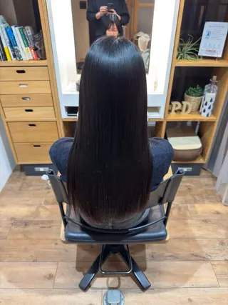 セミロング afloatkobe所属・美髪/髪質改善 川口凌弥のヘアスタイル