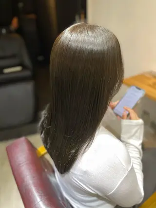 セミロング カラー 星野 茉由のヘアスタイル