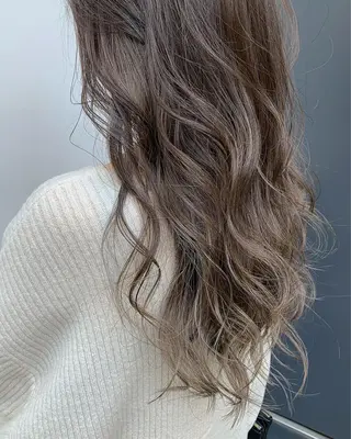 ロング カラー ヘアアレンジ 福壽 優奈のヘアスタイル