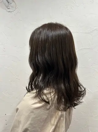 ミディアム カラー 室谷 ゆりあのヘアスタイル
