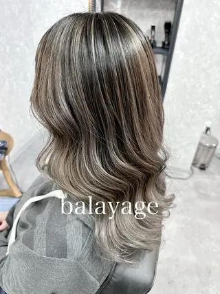 セミロング 横田 ひかるのヘアスタイル