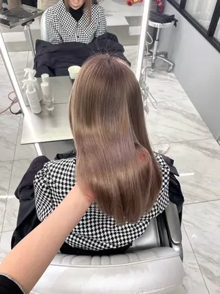 ミディアム カラー 菜々🫧新宿 透明感ケアブリーチのヘアスタイル