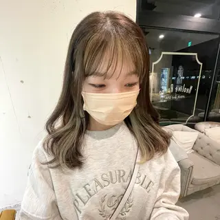 セミロング カラー スナコザワ レナのヘアスタイル