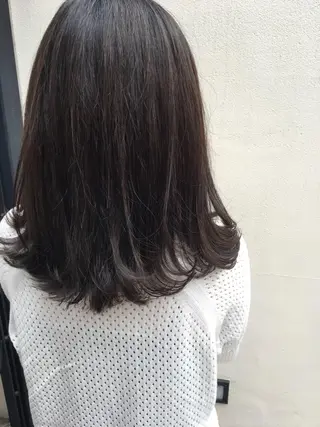 ミディアム カラー THE DAY所属・AKI HASHIMOTOのヘアスタイル
