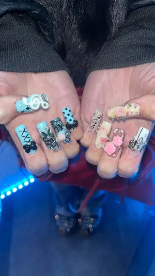 ネイル Mariris所属・ᗷᗩᑎSᗩ ᑎᗩIᒪ ՏᗩᒪOᑎのネイルデザイン