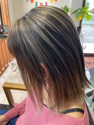 ミディアム カラー ヘアアレンジ ALOHANA 津店所属・TSUBASA▫️ ブリーチ#エクステのヘアスタイル