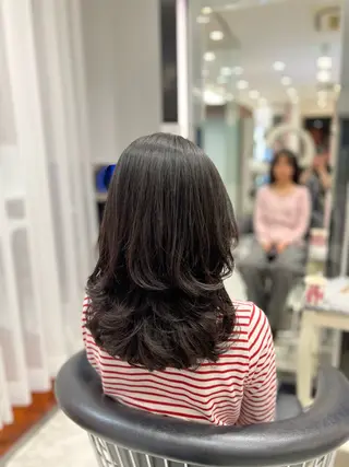 ミディアム パーマ コテ巻きパーマ💙 シノヤユイのヘアスタイル