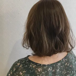 ミディアム カラー 宮内 真乃のヘアスタイル