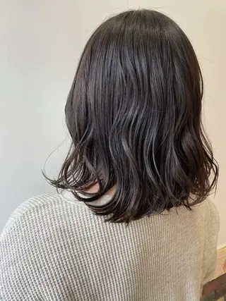 ミディアム カラー 中井 茅佳のヘアスタイル