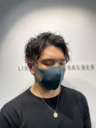 ミディアム パーマ メンズ YOSHI 吉田圭祐のヘアスタイル