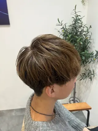 カラー メンズ 藤田 詩織のヘアスタイル