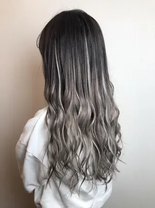 ロング カラー 是枝 さくらのヘアスタイル