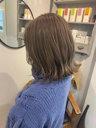ミディアム カラー 西村 美羽のヘアスタイル