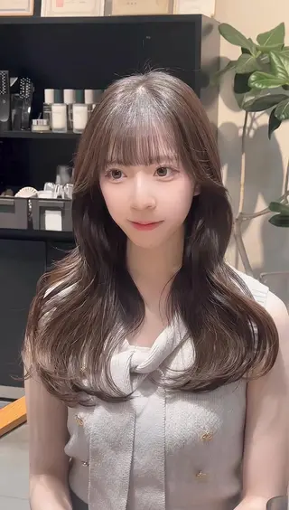 ロング 韓国レイヤーカット 透明感カラー冨田那樹のヘアスタイル